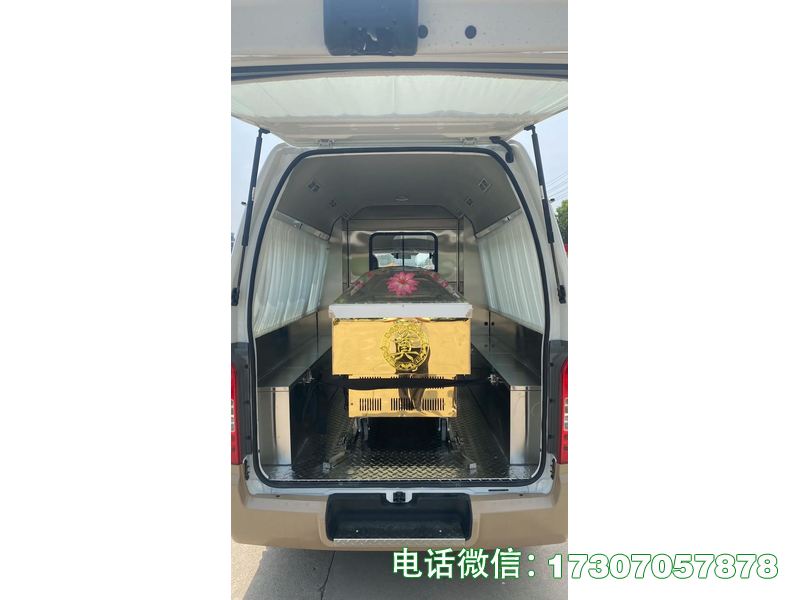 殡葬服务运输车是殡葬专用服务配套转运车辆，采用服务专用底盘打造，集成遗体（尸体）转运、殡仪物资运输、服务辅助等多重功能，配备固定、消毒、储物等设施，运行稳定、操作便捷，卫生防腐、防漏防污，符合殡葬行业标准与服务规范，适配各类殡葬服务转运场景，兼顾庄重性与功能性，可有效提升殡葬服务效率，满足殡葬服务机构各类服务配套转运需求。