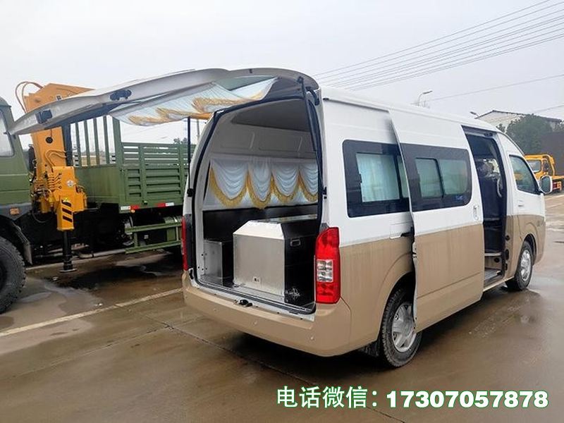 遗体接运服务车是殡葬专用遗体上门接运车辆，采用专用底盘打造，体积适中、移动灵活，车厢密封卫生、操作便捷，配备遗体固定和升降装置，运行稳定、响应快速，适配上门接运各类场景，符合行业标准。