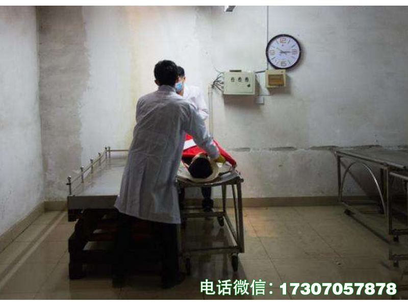 入殓美容台是殡葬专用入殓美容固定作业台，采用不锈钢打造，结构稳固、台面平整，易清洁耐腐蚀，配备美容辅助功能，操作便捷，适配入殓美容作业，符合殡葬行业卫生与作业安全标准，庄重美观。