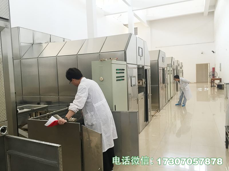 殡仪馆节能火化机采用高效燃烧技术，大幅降低能耗，烟气排放达标，长期使用有效缩减场馆运营成本。