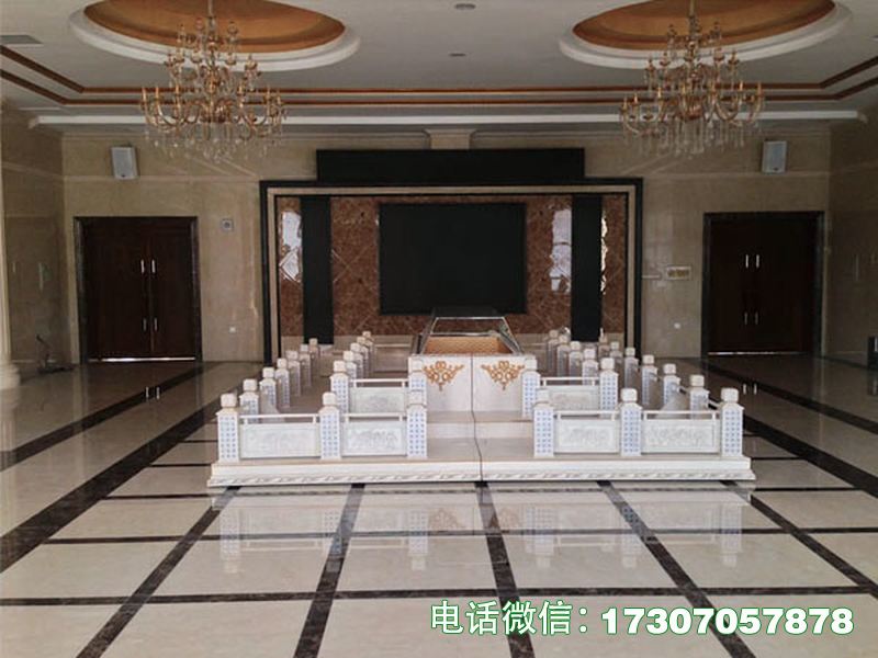 普通型榆木瞻仰台采用优质榆木打造，外观简洁庄重，质地坚固，台面稳固，适配各类普通殡葬瞻仰场景，性价比高，便于清洁，符合殡葬行业标准与卫生要求。