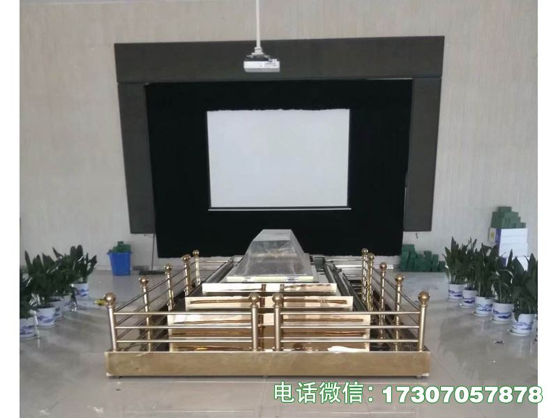 殡葬冰棺瞻仰台是冰棺专用配套瞻仰设备，结构坚固，台面适配各类冰棺尺寸，外观庄重，便于亲友瞻仰，便于清洁，适配各类殡葬场景，符合殡葬卫生与作业标准。